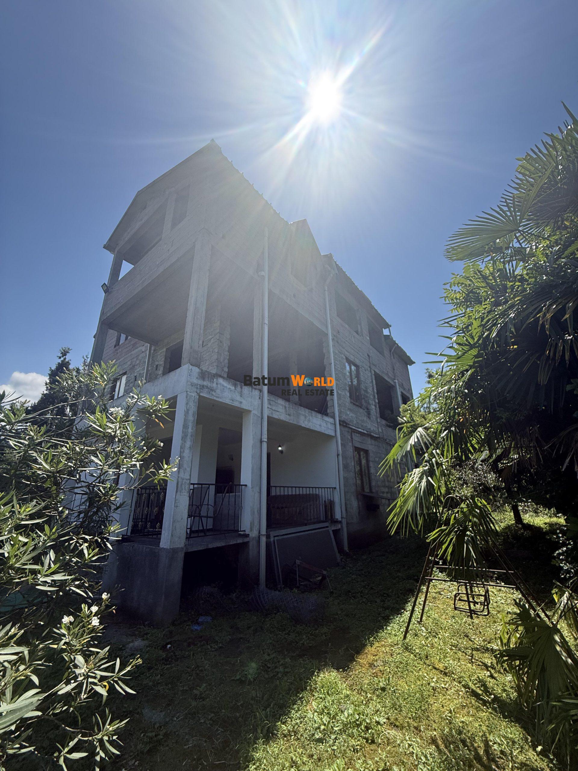 2025-1043-Makhinjauri'de Geniş Yeşil Bahçeli Geniş Müstakil Ev 1.650.000 usd