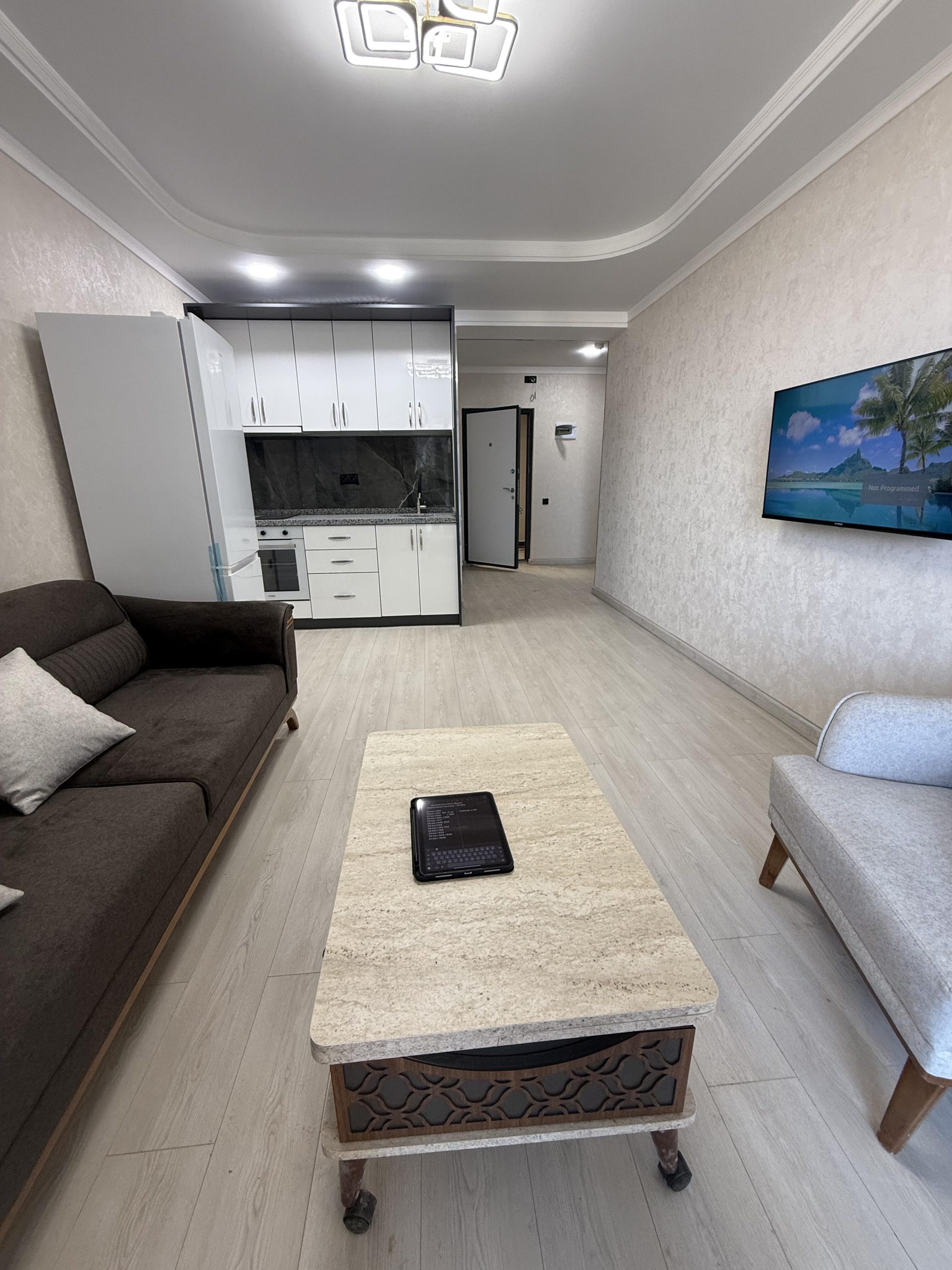 2025-1045-Kaligrafi Kuleleri, Batum'da Benzersiz 1+1 Euro Tasarım Kiralık Daire-650 $ / ay
