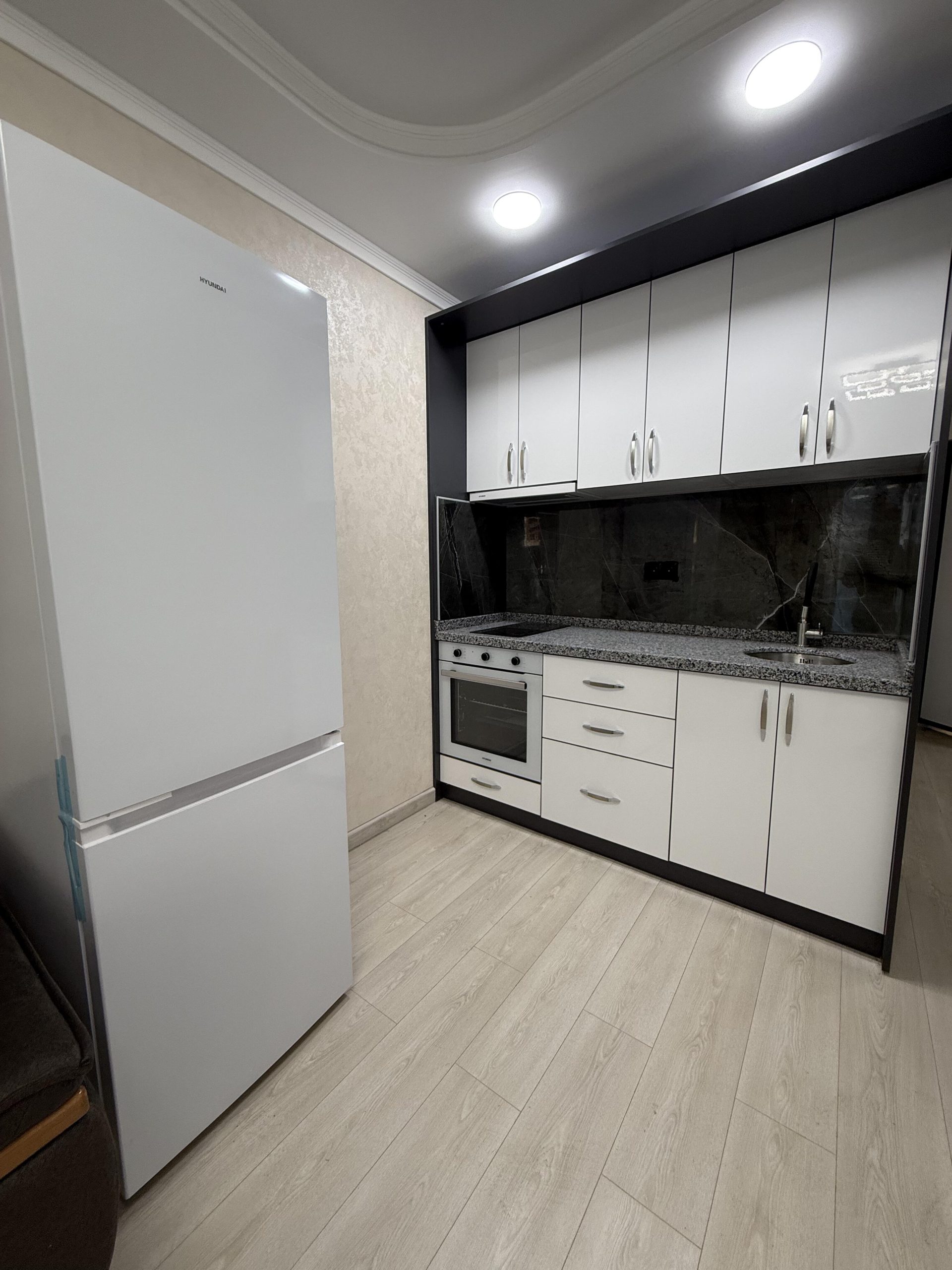 2025-1045-Kaligrafi Kuleleri, Batum'da Benzersiz 1+1 Euro Tasarım Kiralık Daire-650 $ / ay