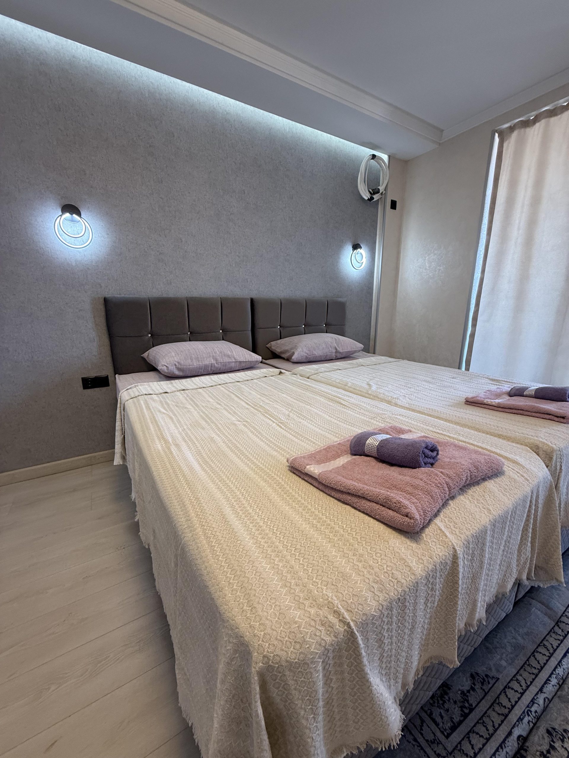 2025-1045-Kaligrafi Kuleleri, Batum'da Benzersiz 1+1 Euro Tasarım Kiralık Daire-650 $ / ay