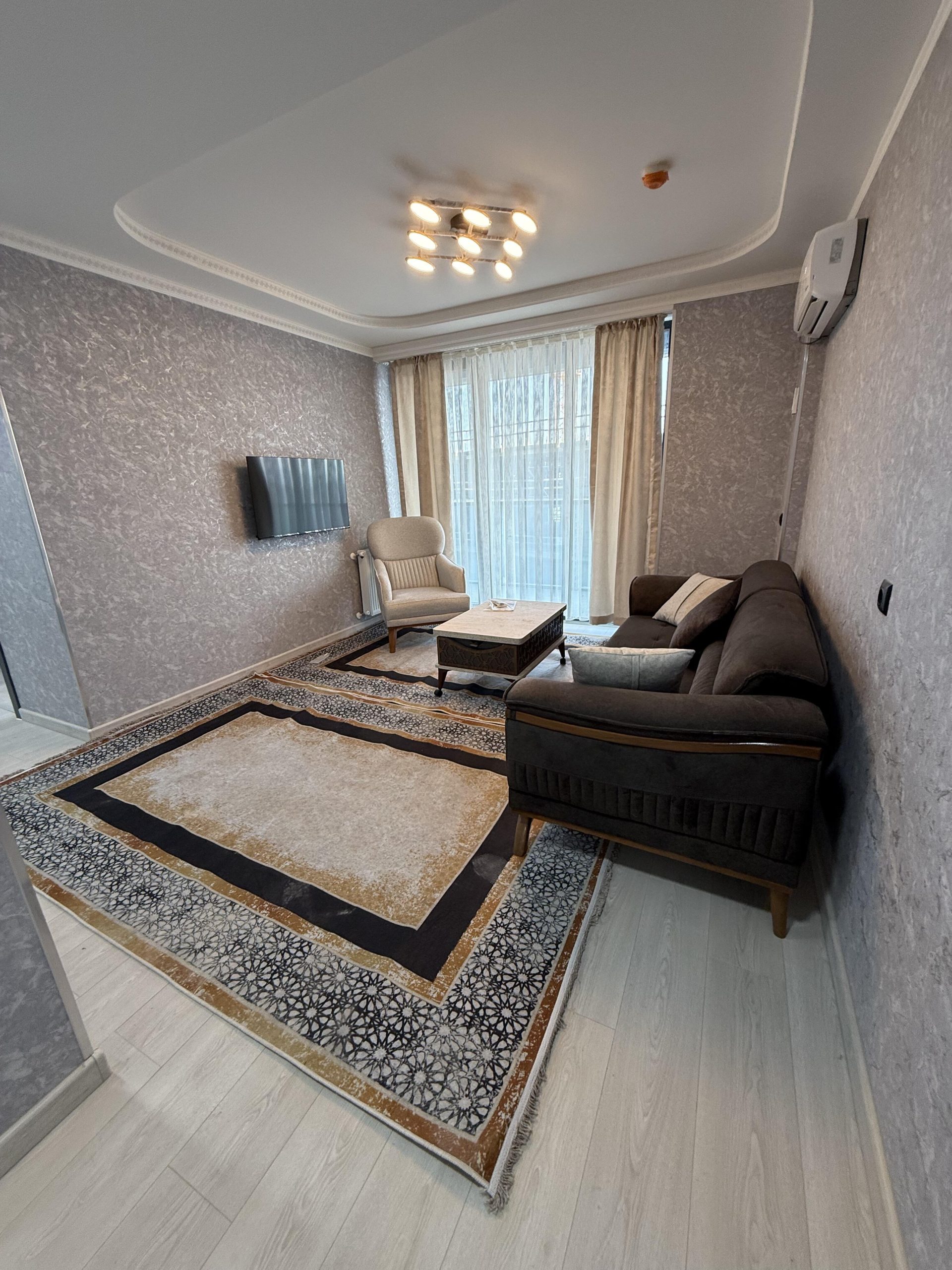 2025-1047-Kaligrafi Kuleleri, Batum'da Benzersiz 2+1 Euro Tasarım Kiralık Daire-750 $ / ay