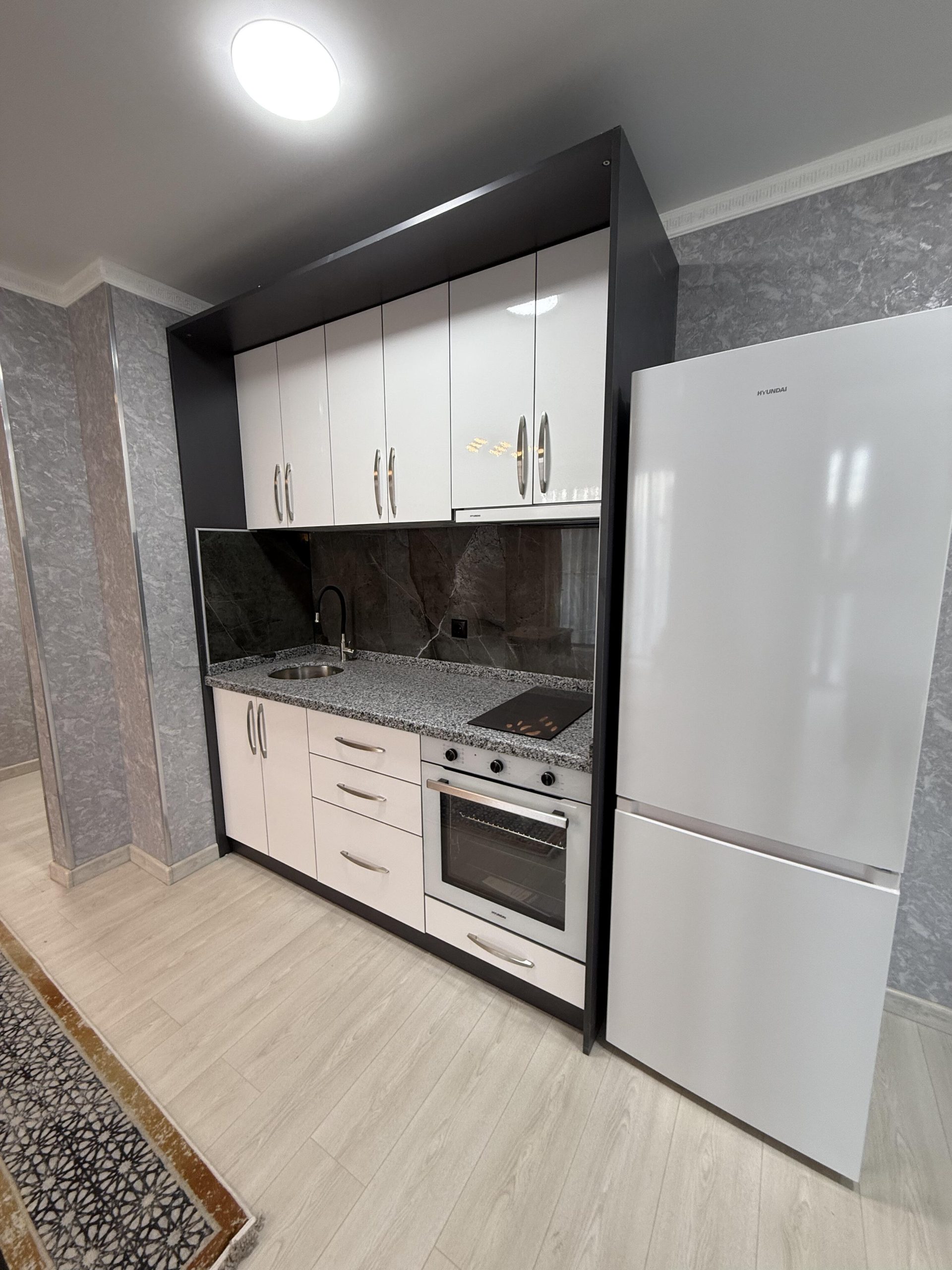 2025-1047-Kaligrafi Kuleleri, Batum'da Benzersiz 2+1 Euro Tasarım Kiralık Daire-750 $ / ay